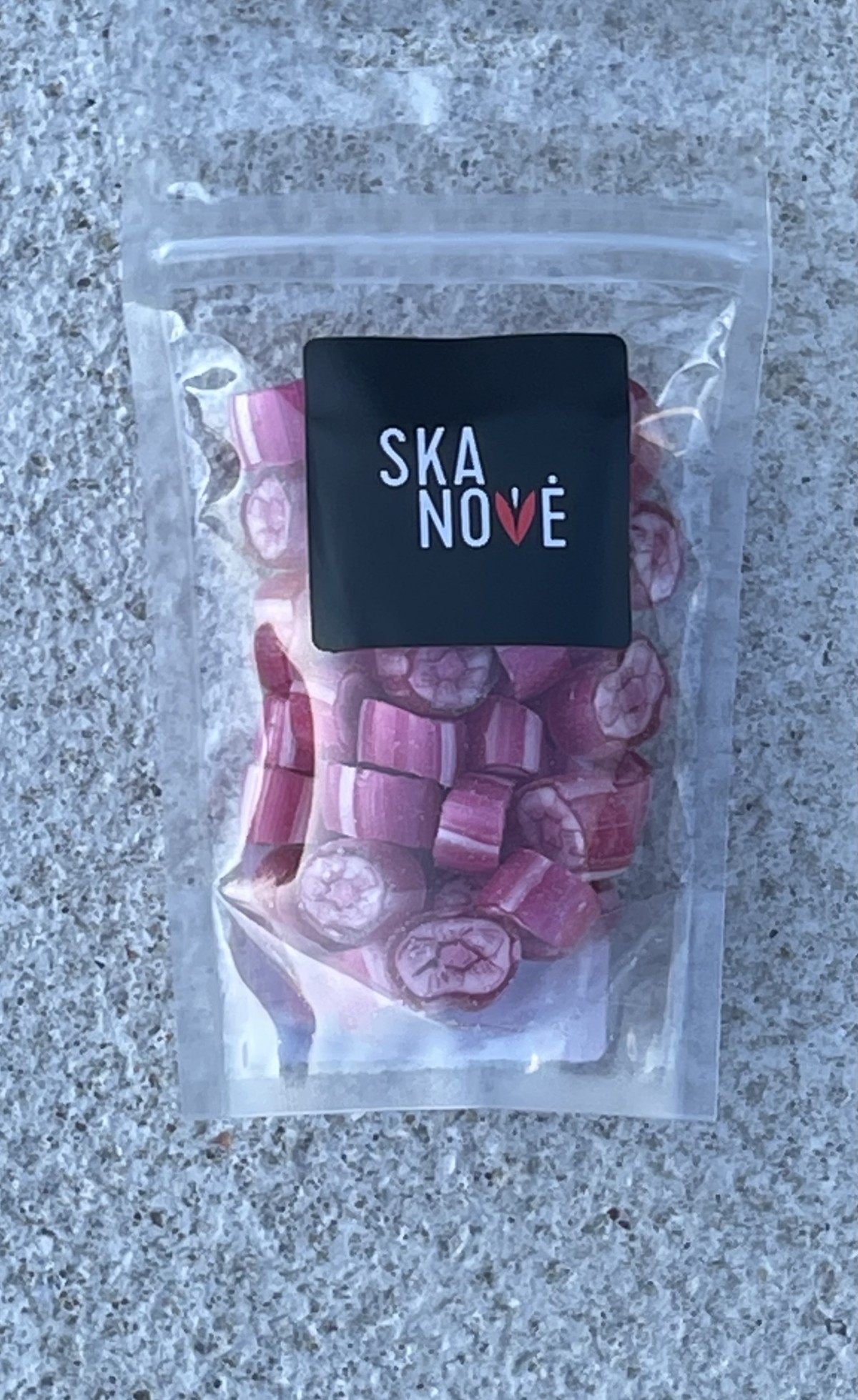 Strawberry  flavor candies with sweetener