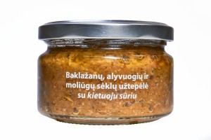 Baklažanų, alyvuogių ir moliūgų sėklų užtepėlė su kietuoju sūriu, 190g